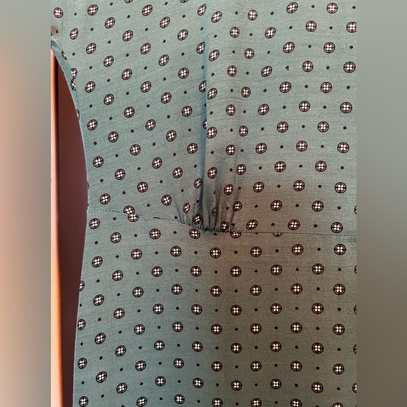 And Other Stories feminine green printed dress floating cap sleeves falls nicely - Picture 2 of 6